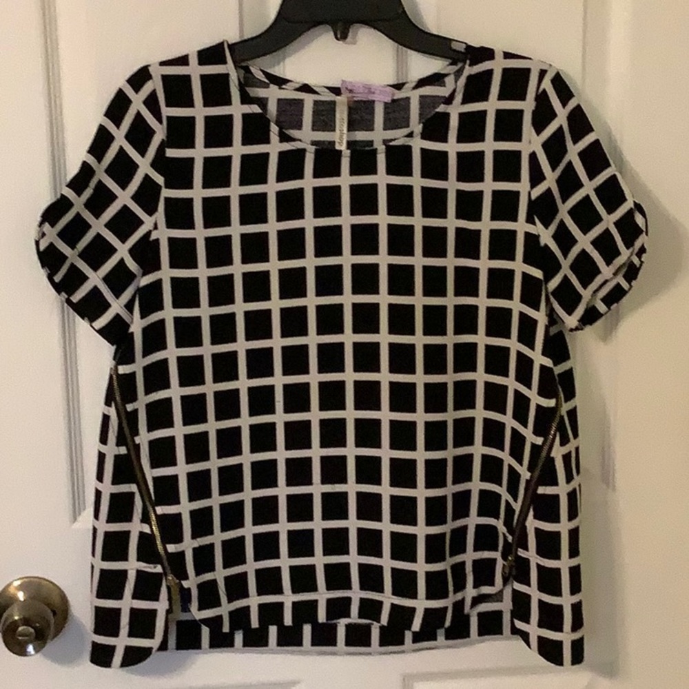 ❤️ by MITTOSHOP, Size Small, short sleeve, round neck, cream & black window pane